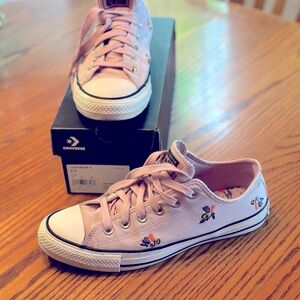 Purple women’s Converse 9.5 Chuck Taylor All Stars